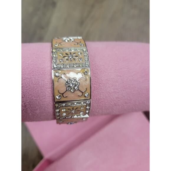 Mary Kay Pink and silver bracelet Stretch New in Velour Pink Box - Picture 4 of 6